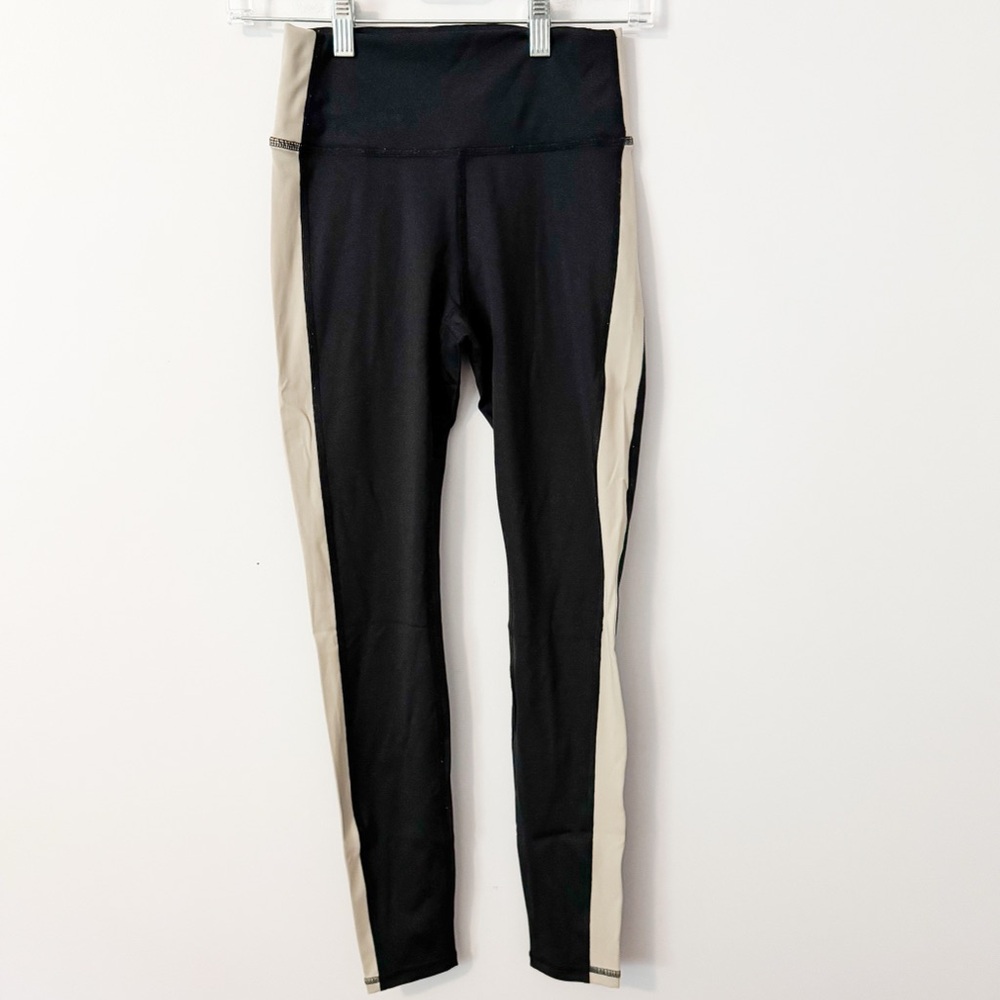 Gilly Hicks Black & Tan Leggings